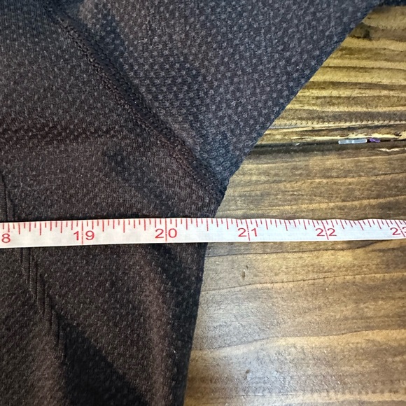 Lululemon Men's Metal Vent Tech Short Sleeve Shirt in a dark gray Size Large - Picture 4 of 7